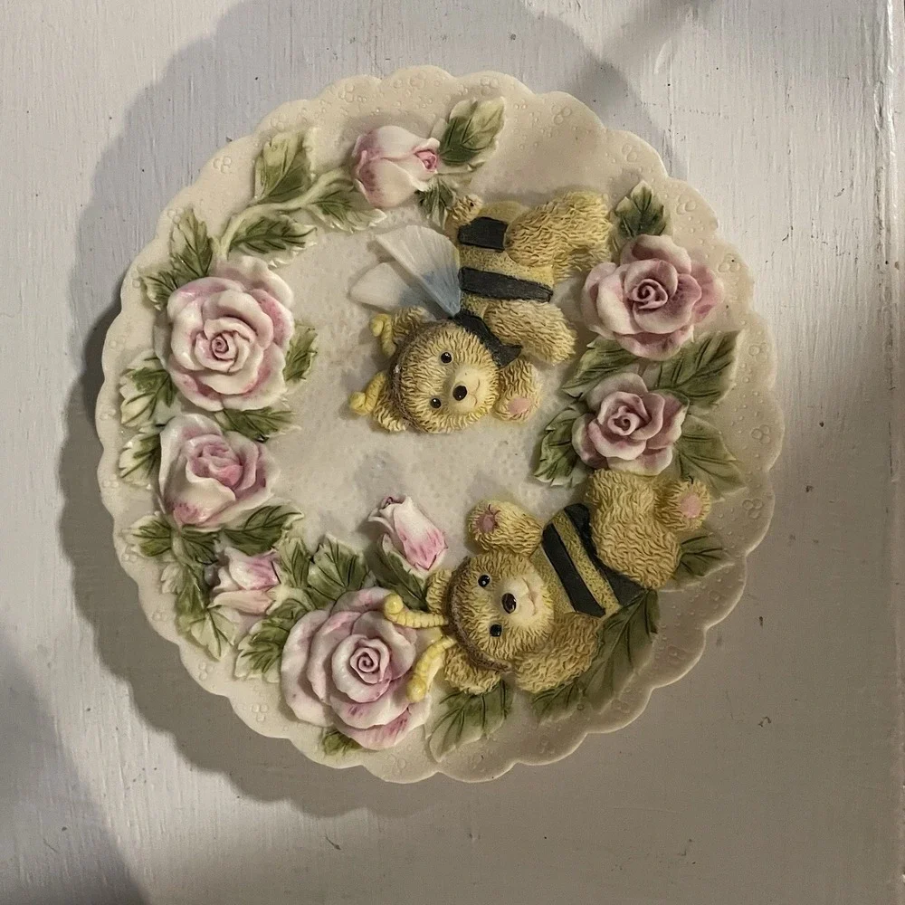 1997 Popular Imports Teddy Bear‎ Bees Flowers Raised Resin Decorative Plate